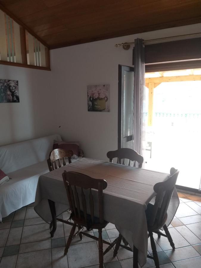 Direkt Na Moru - Bungalov Apartamento Šibenik Exterior foto