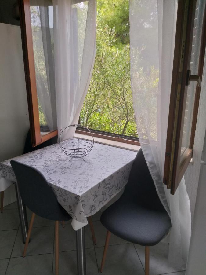 Direkt Na Moru - Bungalov Apartamento Šibenik Exterior foto
